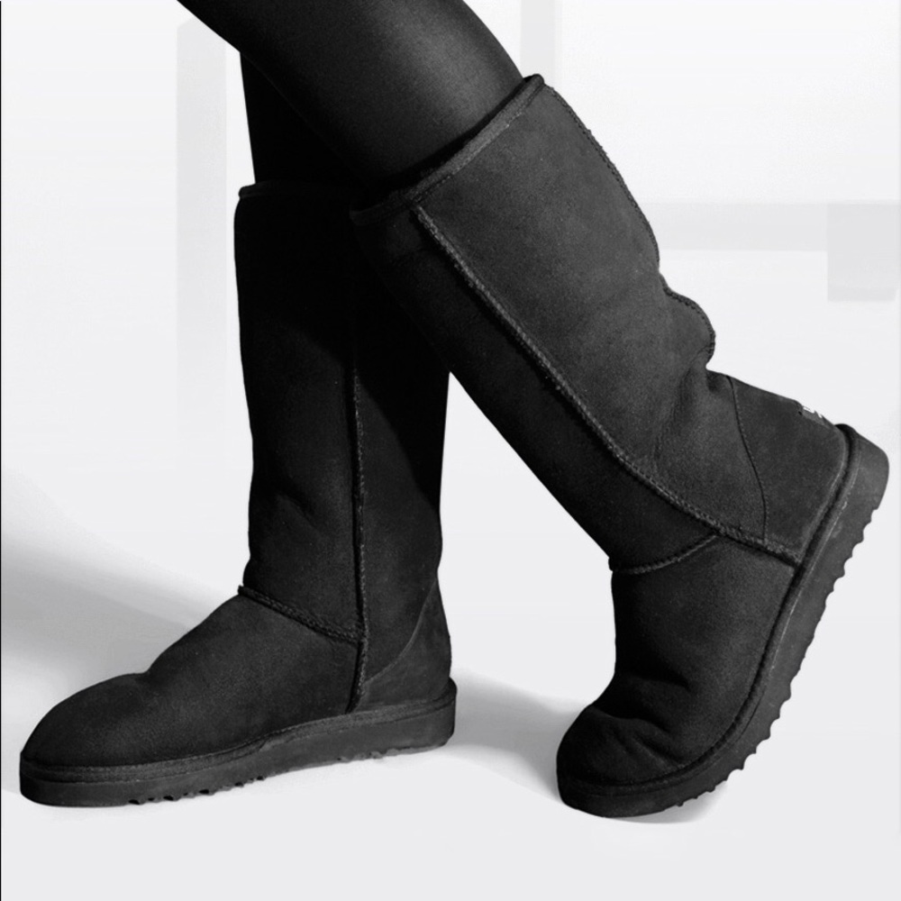 Classic tall black ugg boots size 9! 👢